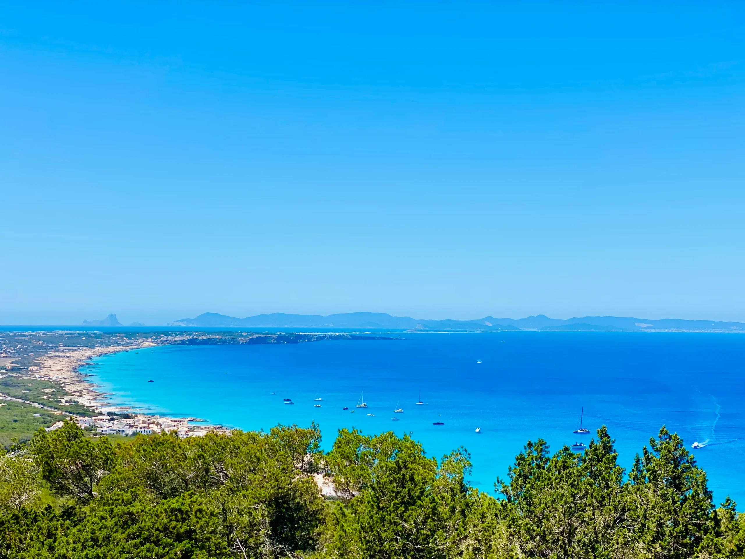 Mirador con vistas al atardecer en Formentera
