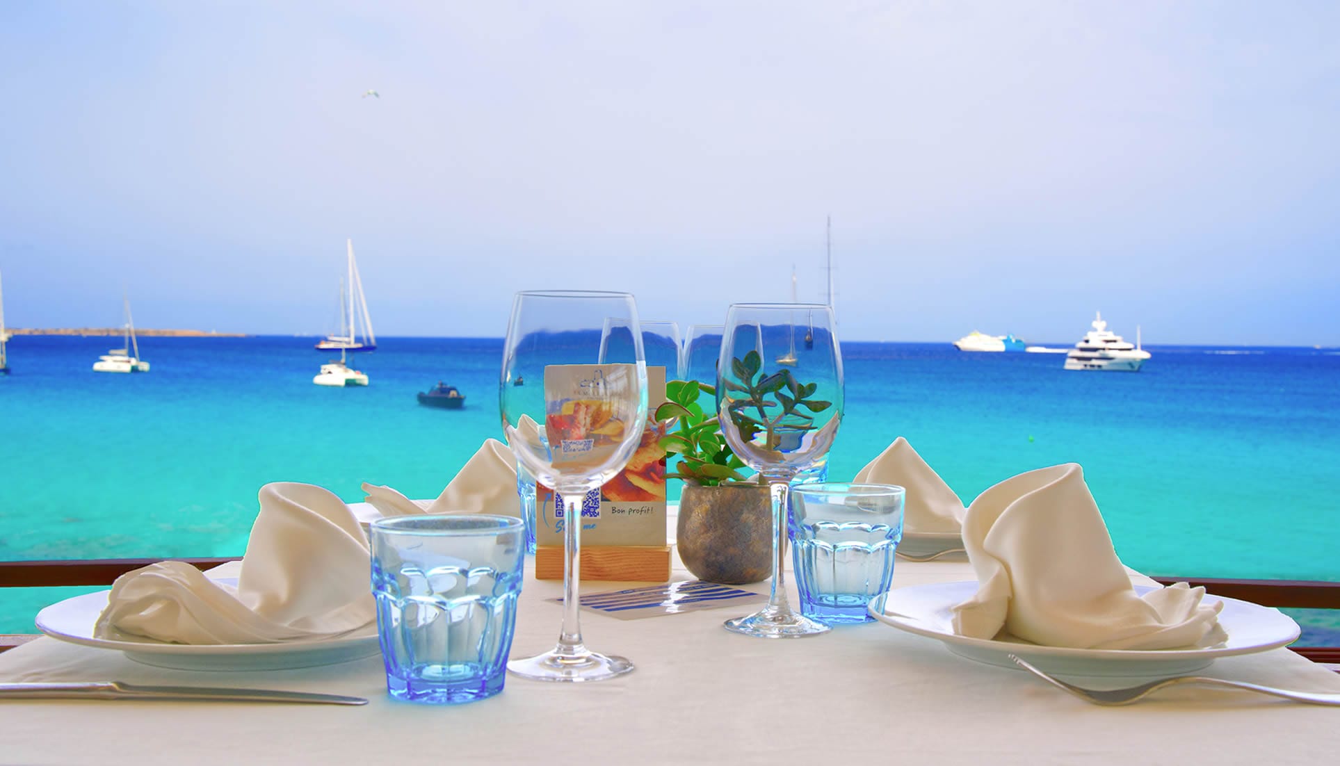 Restaurante con vistas al mar en Formentera